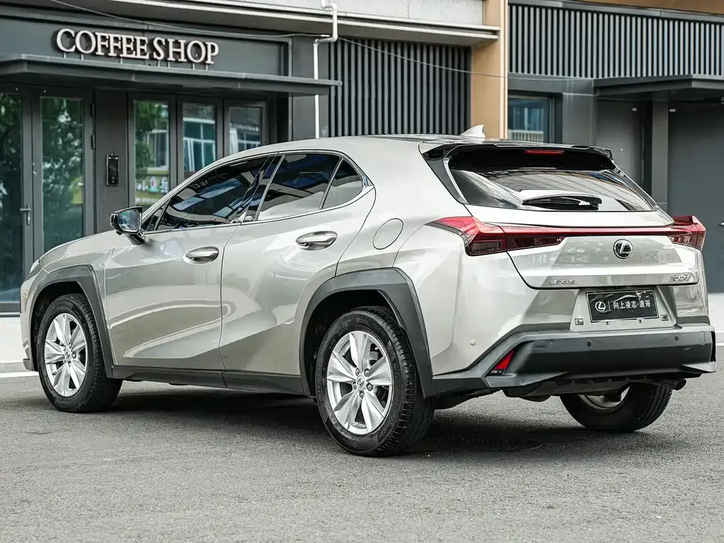 Lexus UX — фото 6