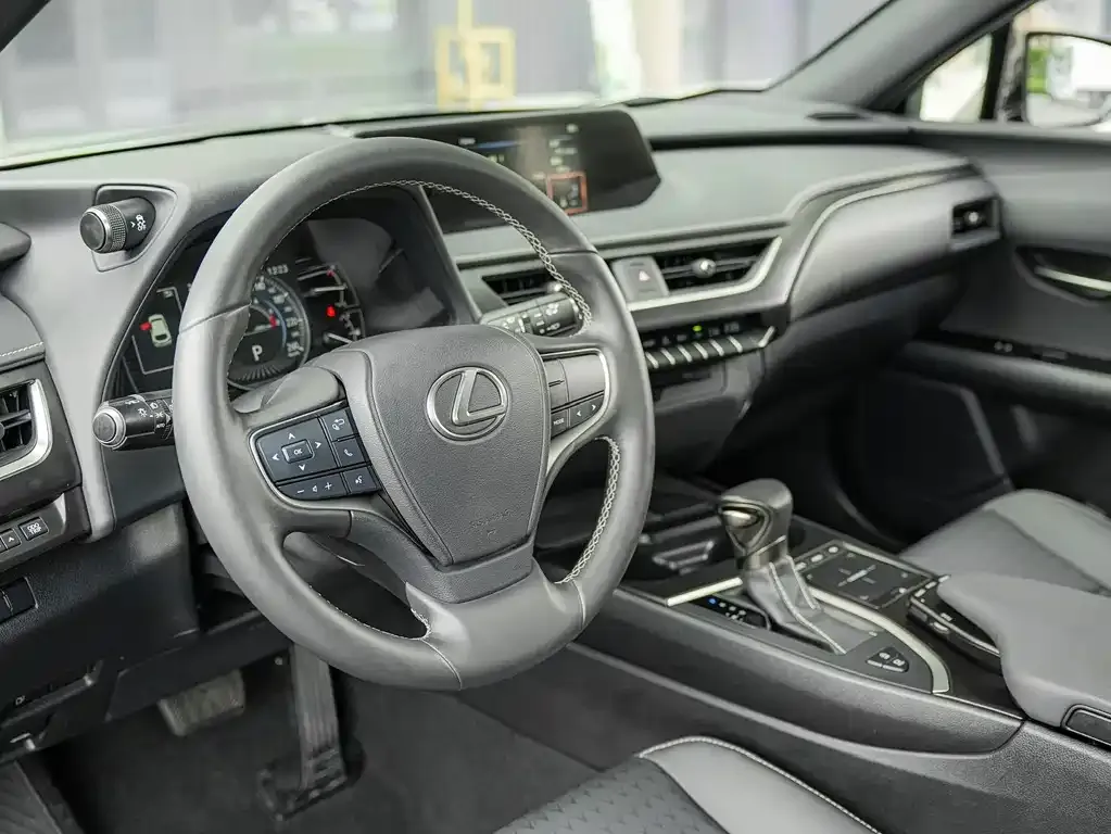 Lexus UX — фото 5