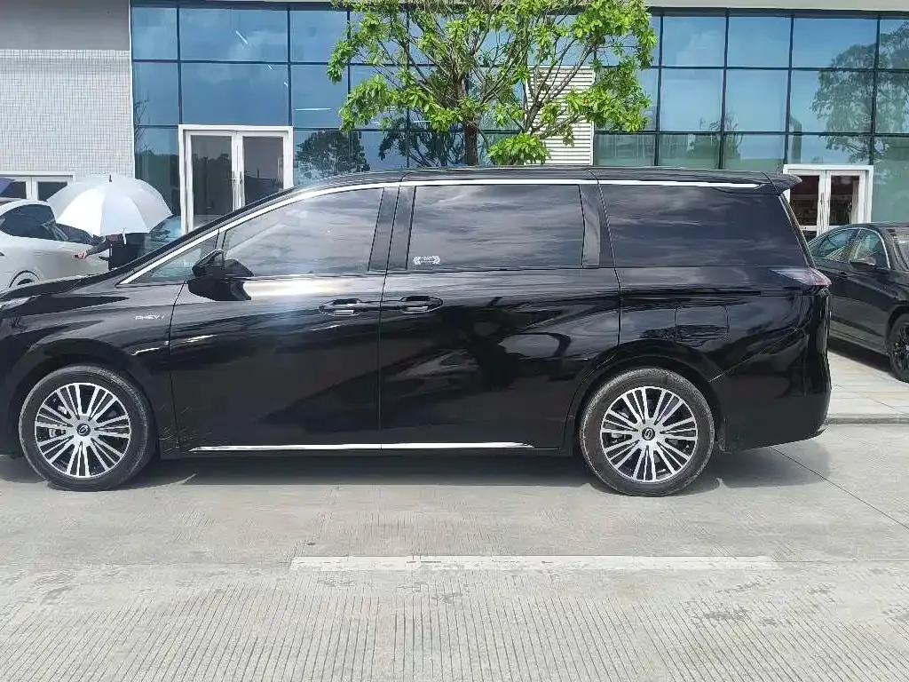 GAC Motor 传祺E8 PHEV — фото 4
