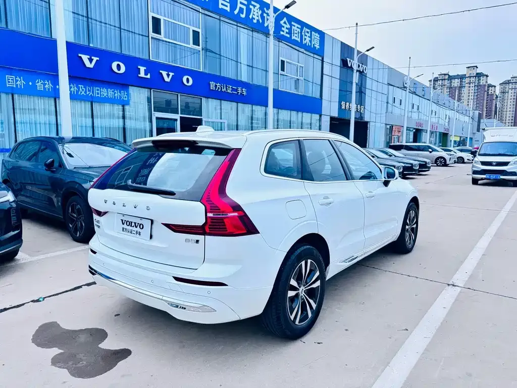 Volvo XC60 — фото 9