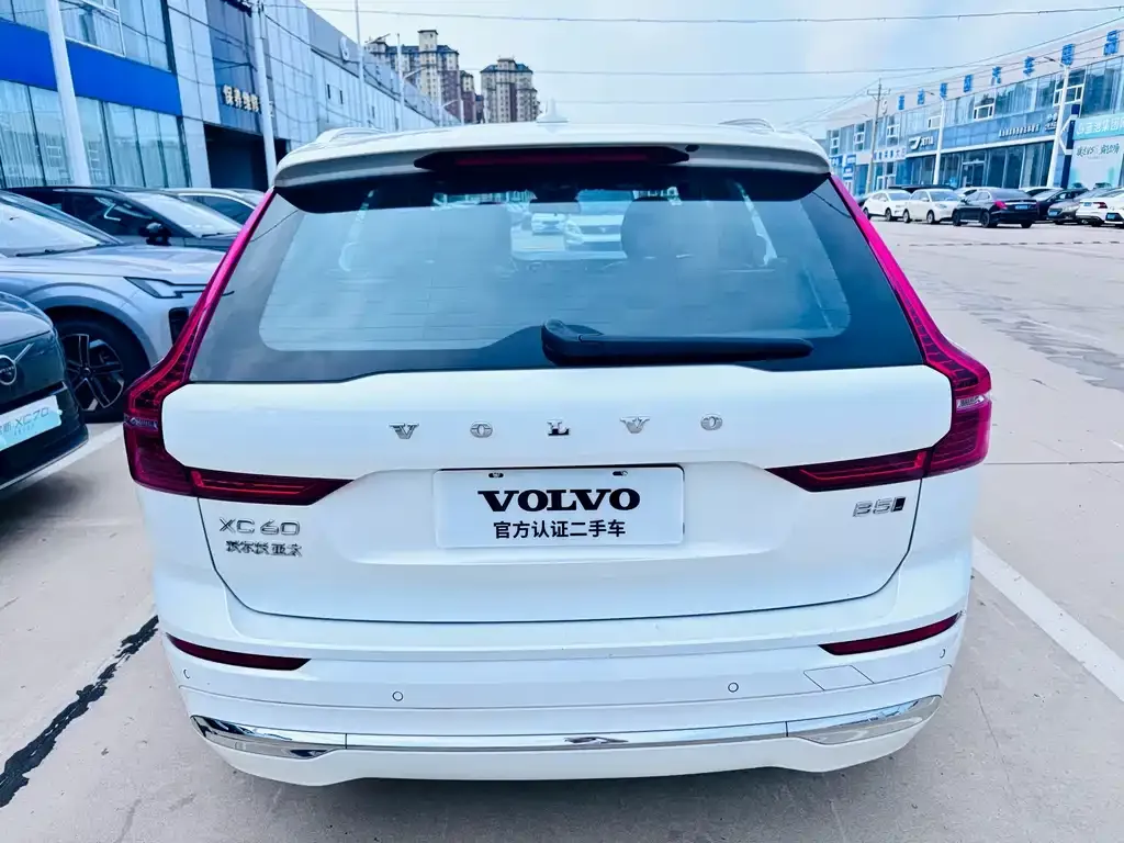 Volvo XC60 — фото 3