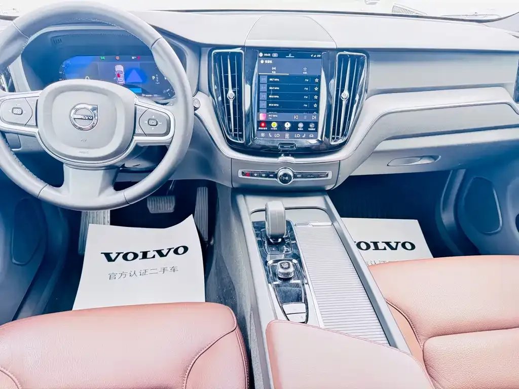 Volvo XC60 — фото 6