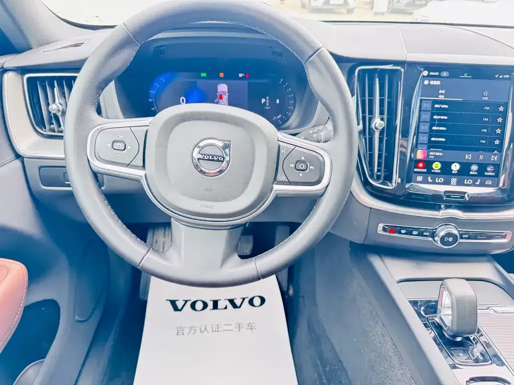 Volvo XC60 — фото 4