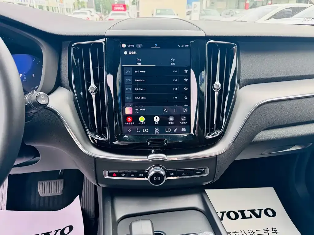 Volvo XC60 — фото 10