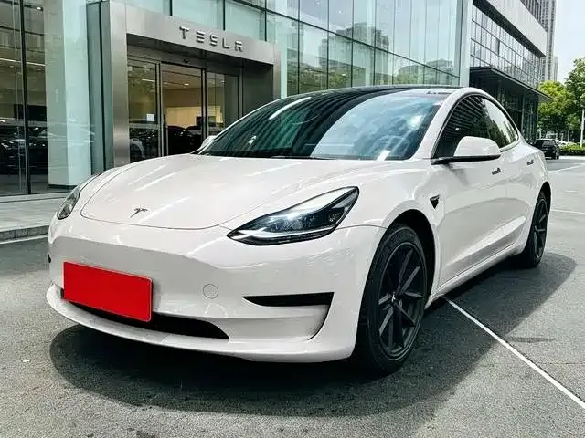 Tesla Model 3 — фото 1