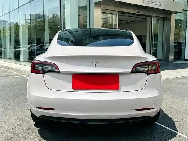 Tesla Model 3 — фото 7
