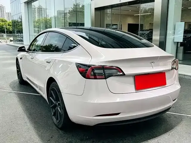 Tesla Model 3 — фото 9
