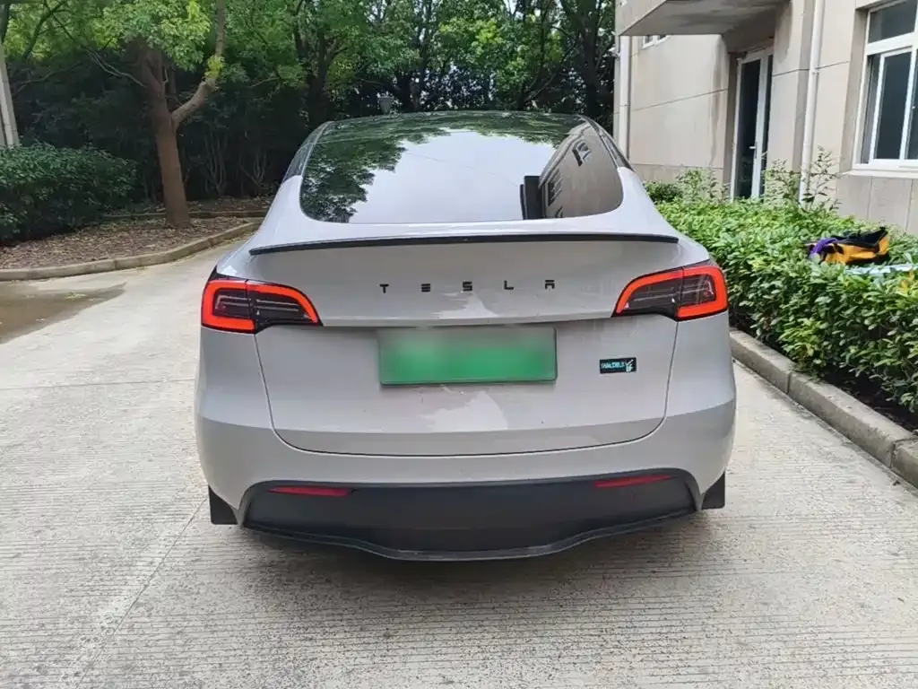 Tesla Model Y — фото 4