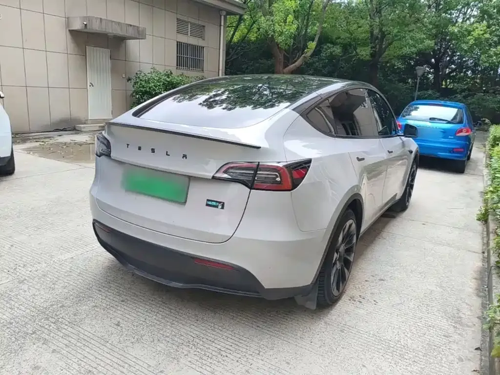 Tesla Model Y — фото 7