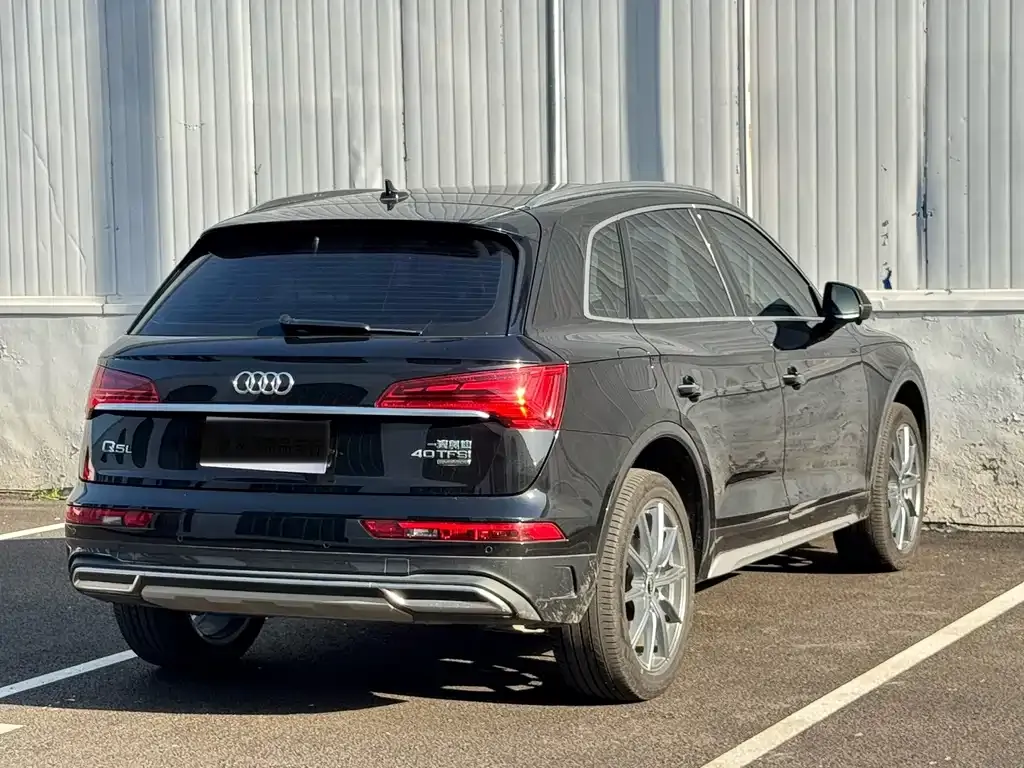 Audi Q5L — фото 5