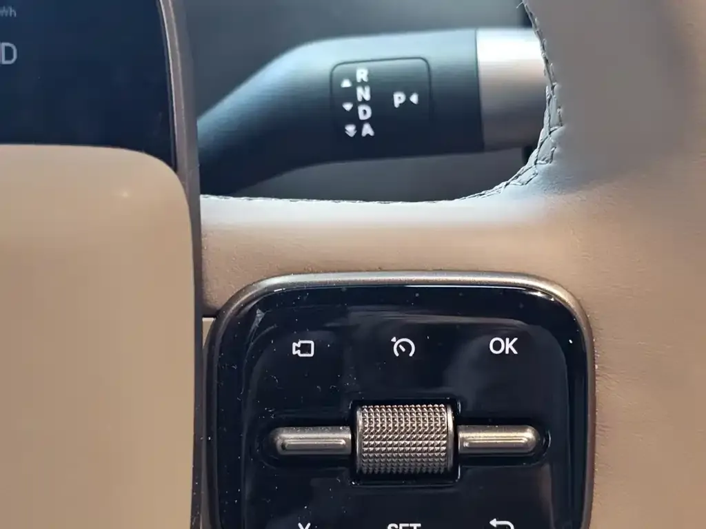 Li Auto i6 — фото 4