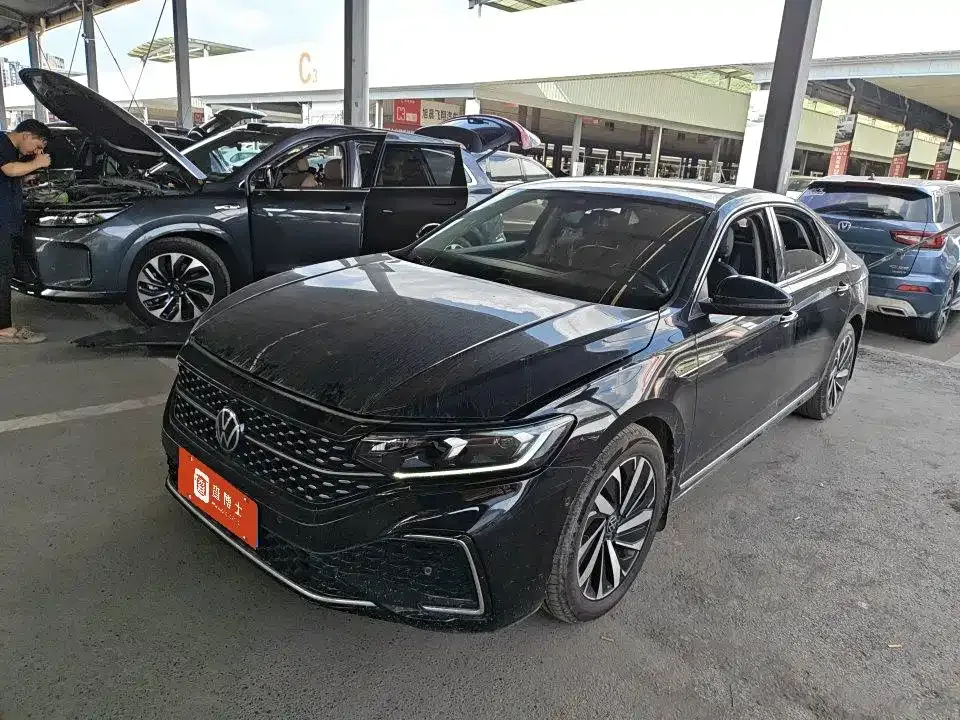 Volkswagen Passat — фото 1