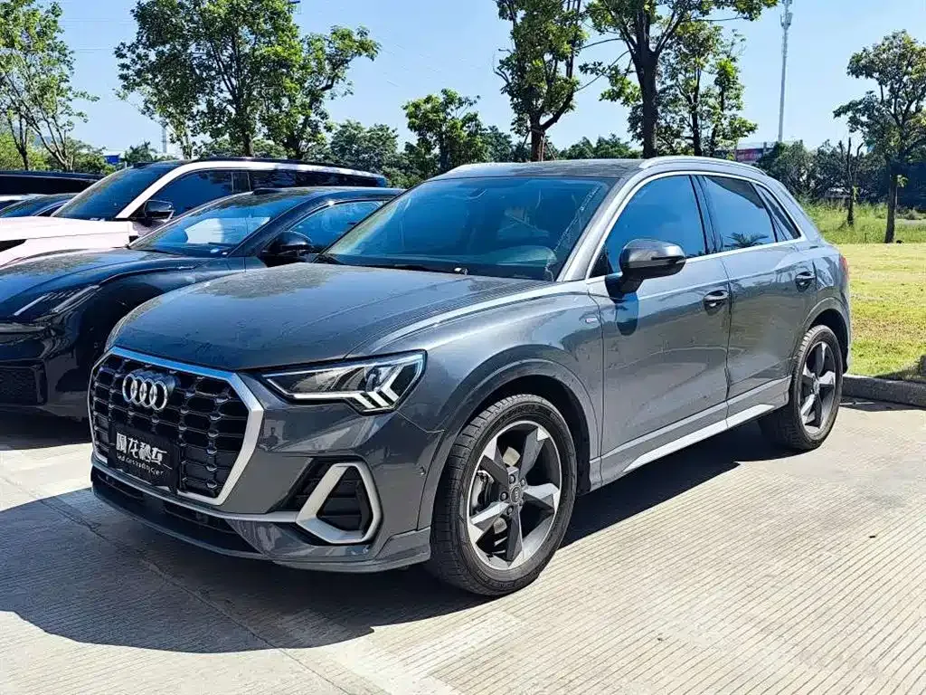 Audi Q3 — фото 1