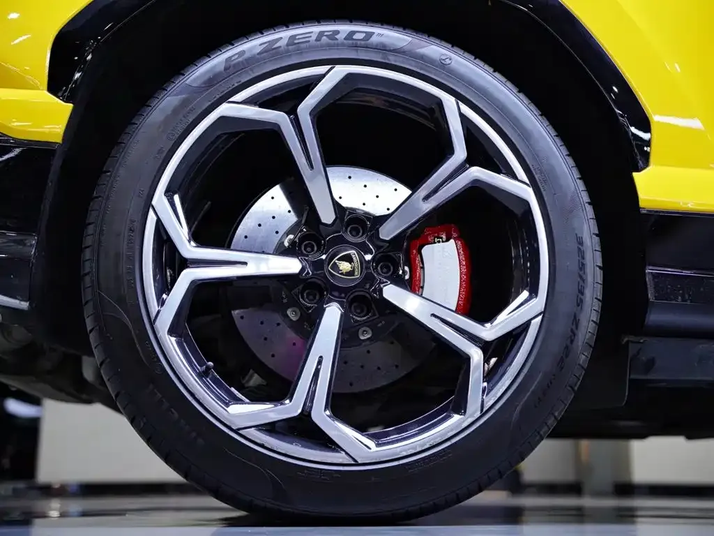Lamborghini Urus — фото 10
