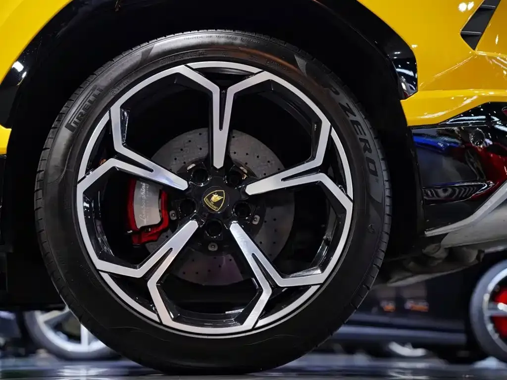 Lamborghini Urus — фото 2