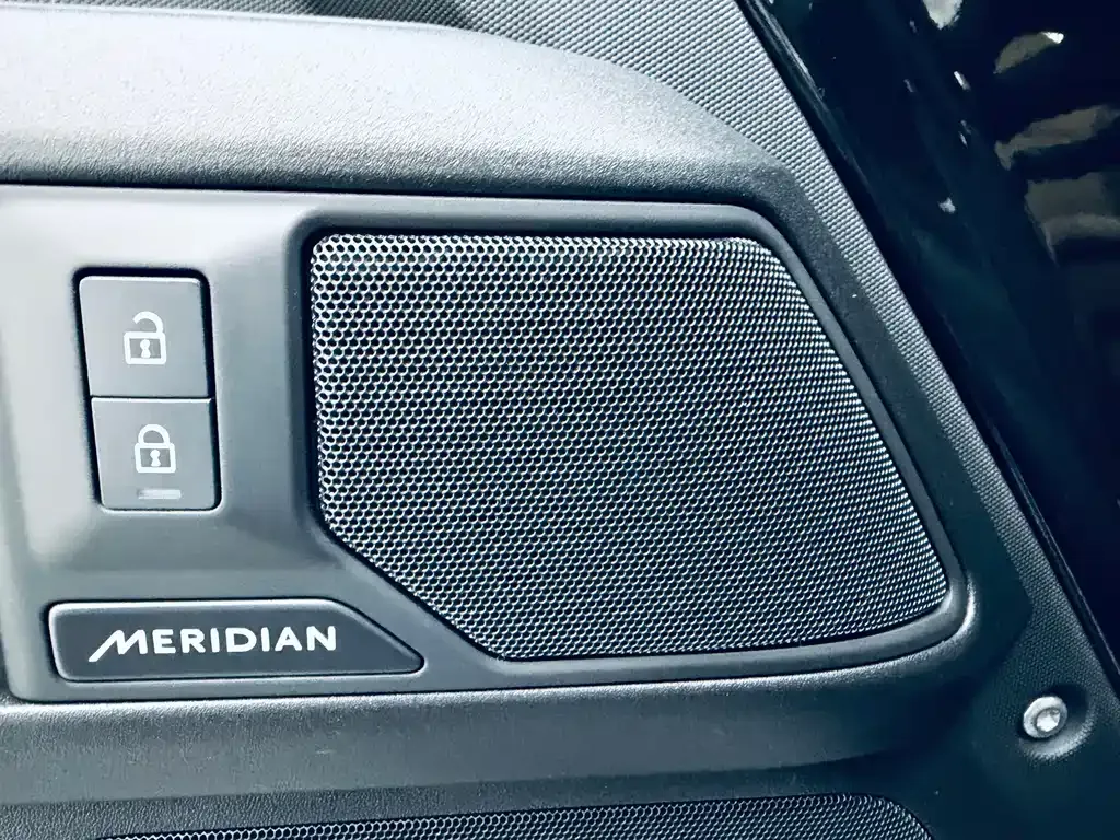 Land Rover Defender — фото 10