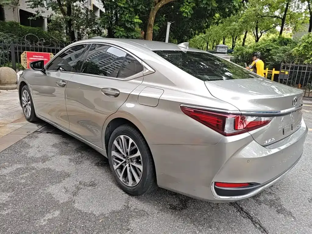 Lexus ES — фото 9