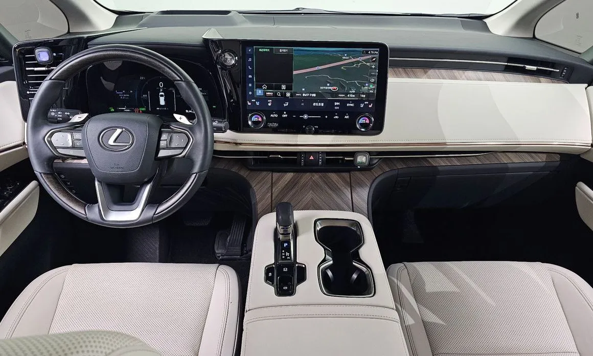 Lexus LM — фото 10