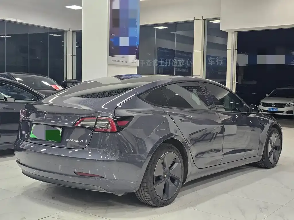 Tesla Model 3 — фото 5