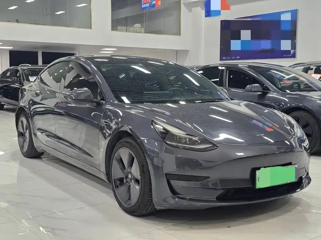 Tesla Model 3 — фото 10