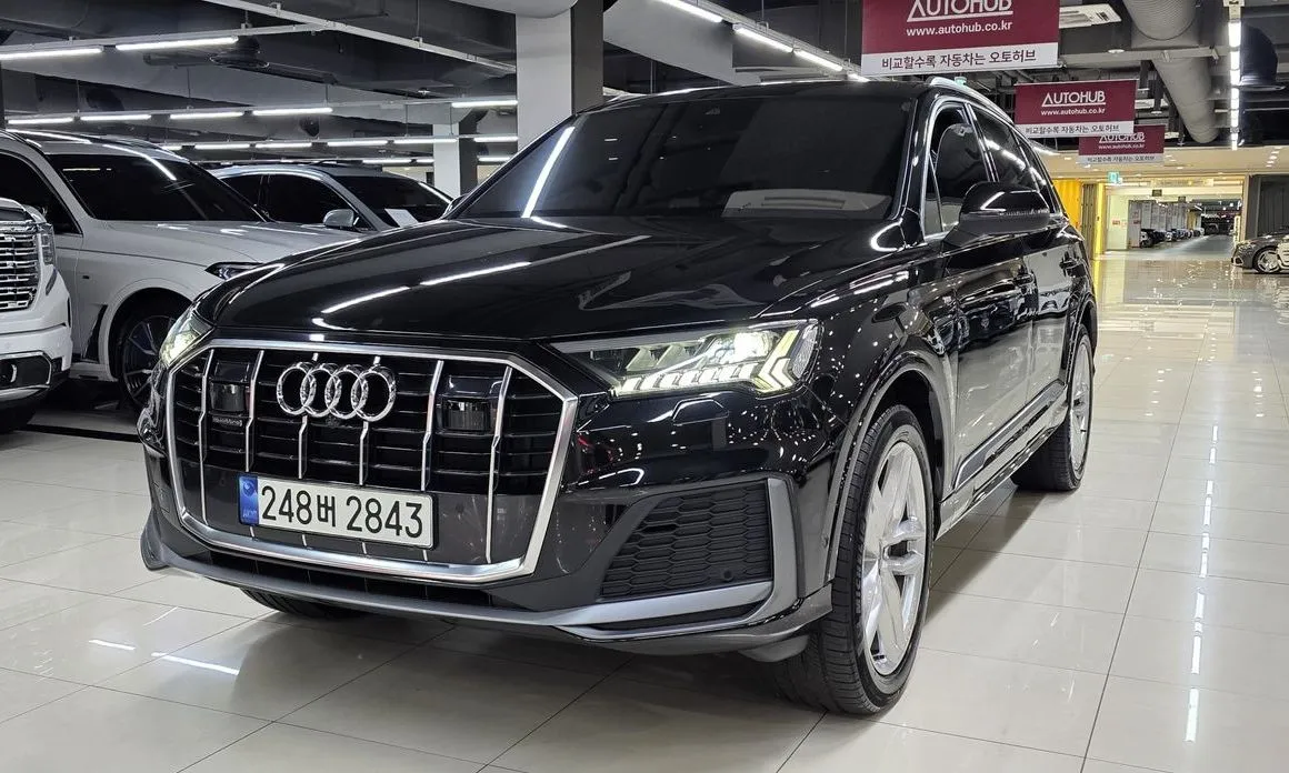 Audi Q7 — фото 1