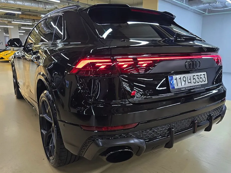 Audi RSQ8 — фото 10