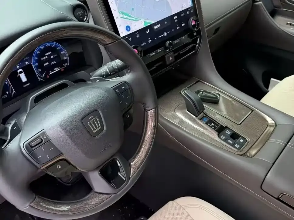Toyota Vellfire — фото 10