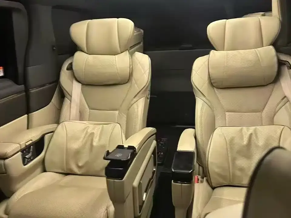 Toyota Vellfire — фото 2