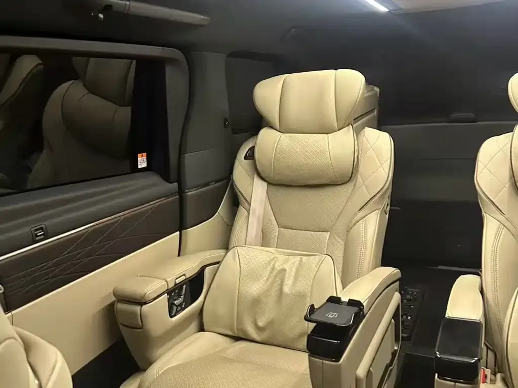 Toyota Vellfire — фото 8