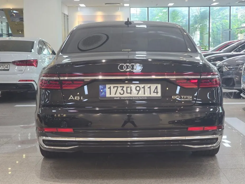 Audi A8 — фото 8