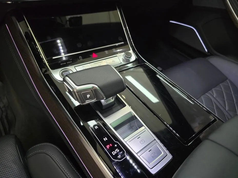 Audi A8 — фото 4