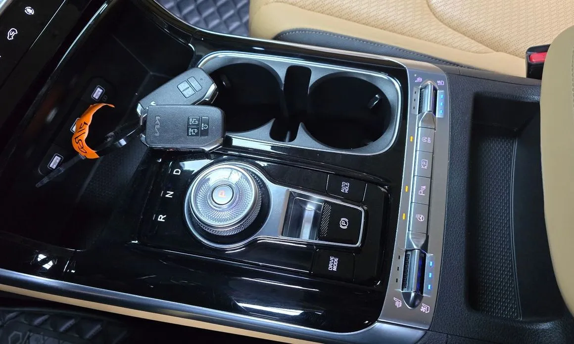 Kia Carnival — фото 10