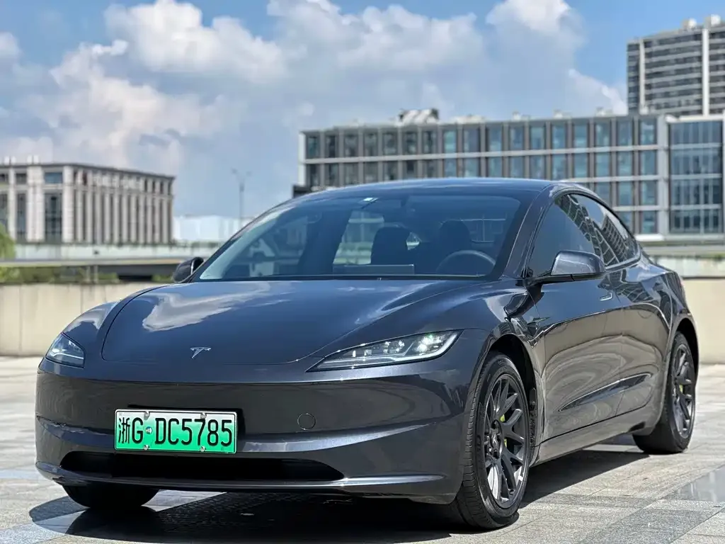 Tesla Model 3 — фото 1