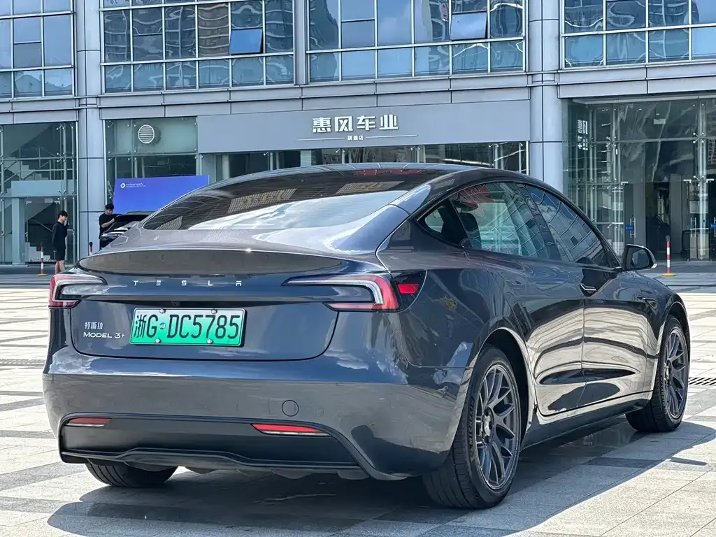Tesla Model 3 — фото 9