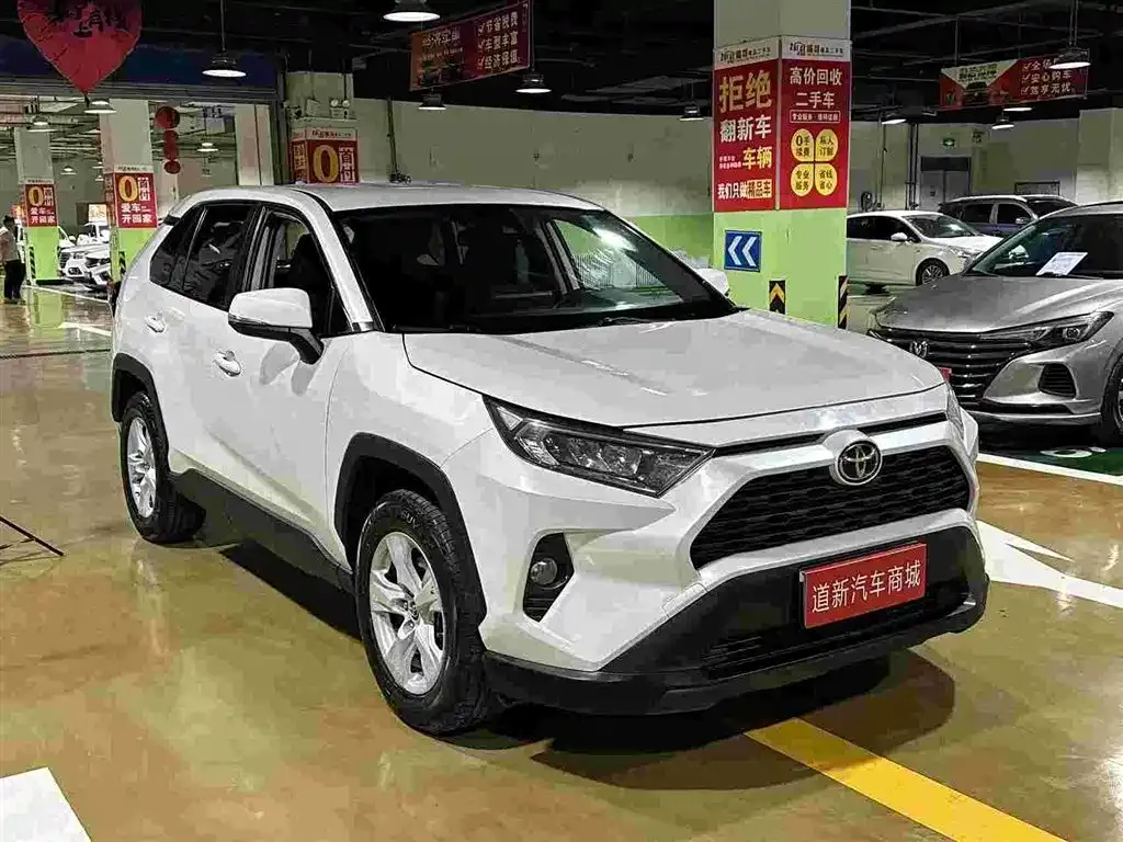 Toyota RAV4 — фото 5