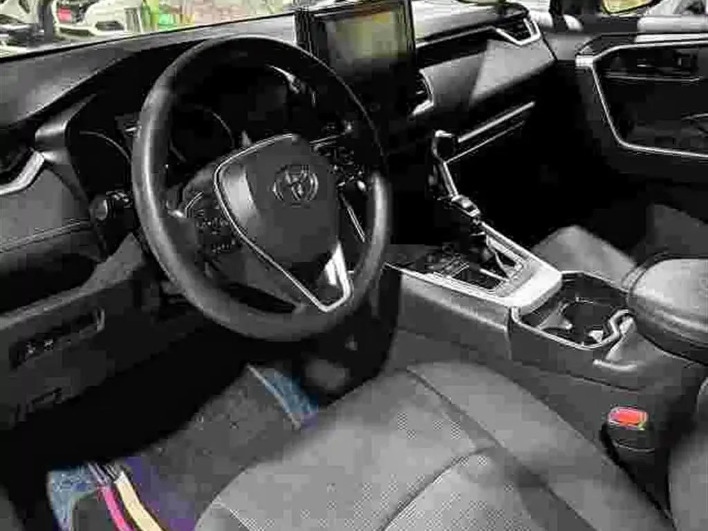 Toyota RAV4 — фото 4