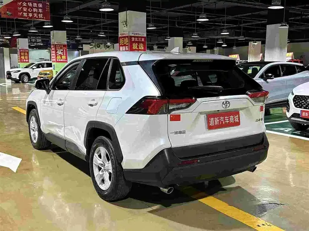 Toyota RAV4 — фото 6