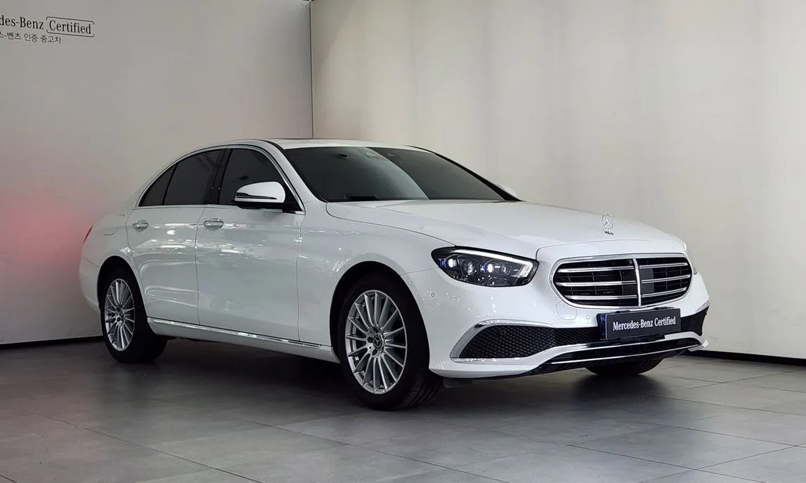 Mercedes-Benz E-Class — фото 1