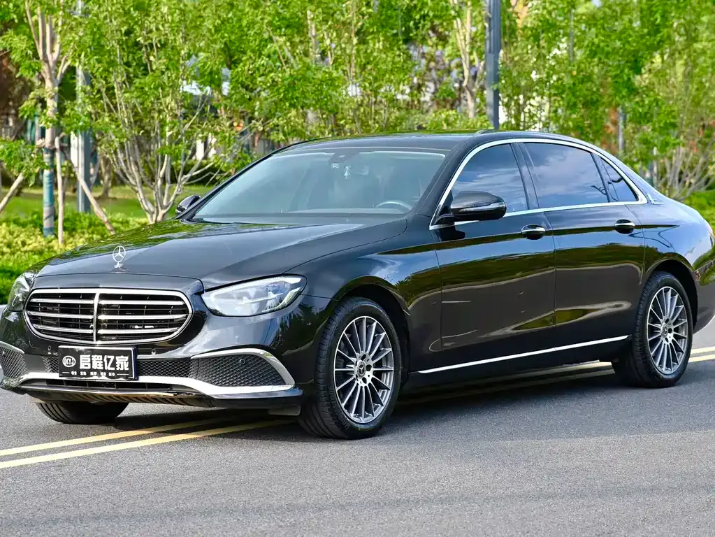 Mercedes-Benz E-Class — фото 1