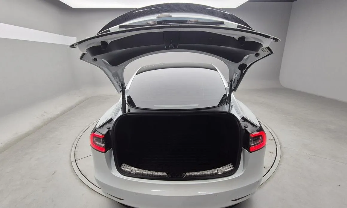 Tesla Model 3 — фото 9