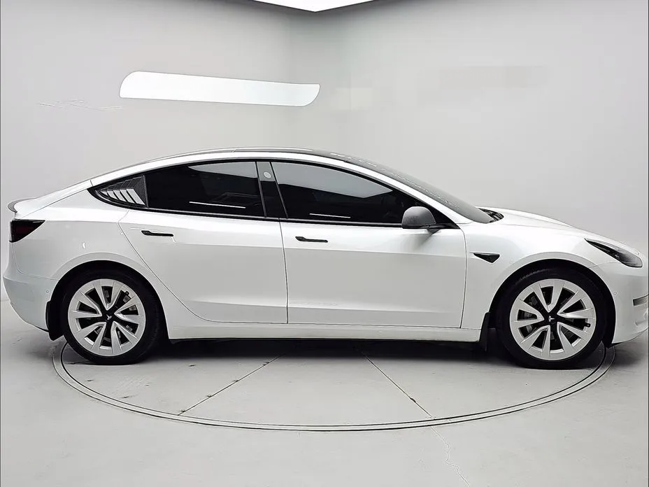 Tesla Model 3 — фото 10