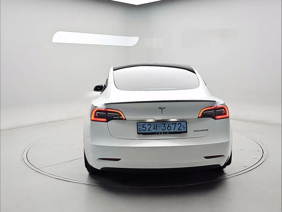 Tesla Model 3 — фото 3