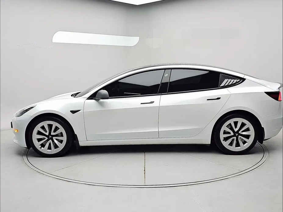 Tesla Model 3 — фото 2
