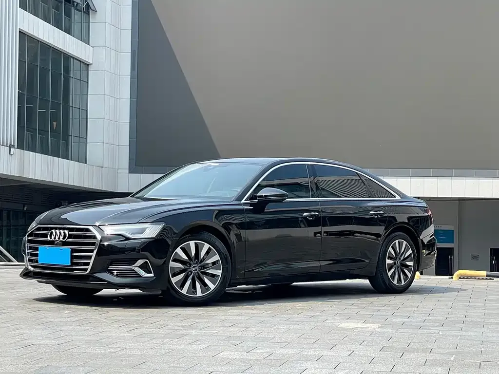 Audi A6L — фото 1