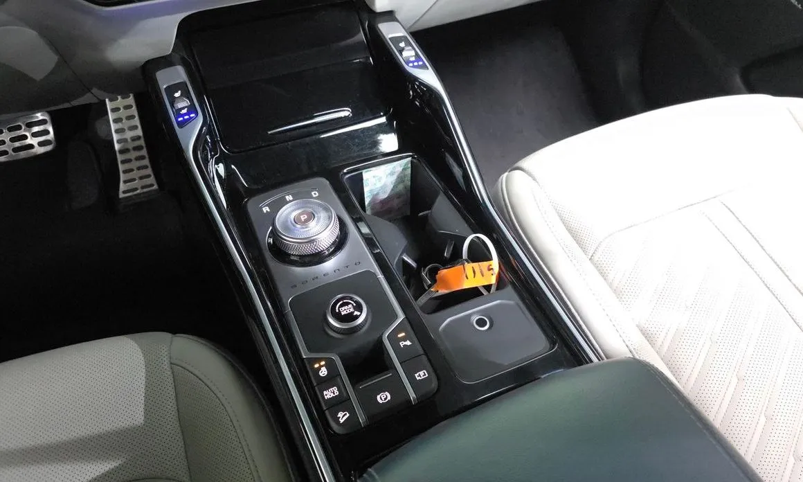 Kia Sorento — фото 5