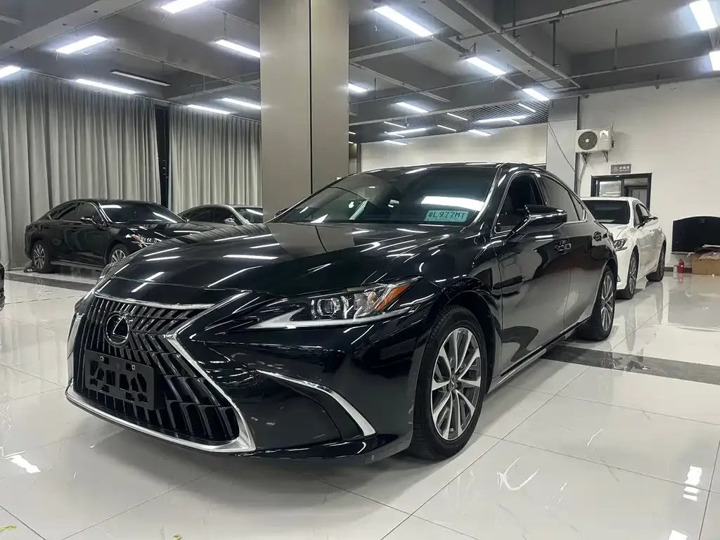 Lexus ES — фото 1