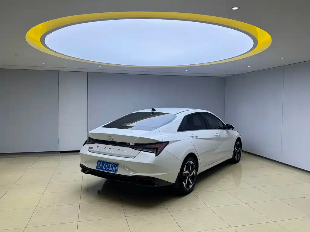 Hyundai Elantra — фото 9