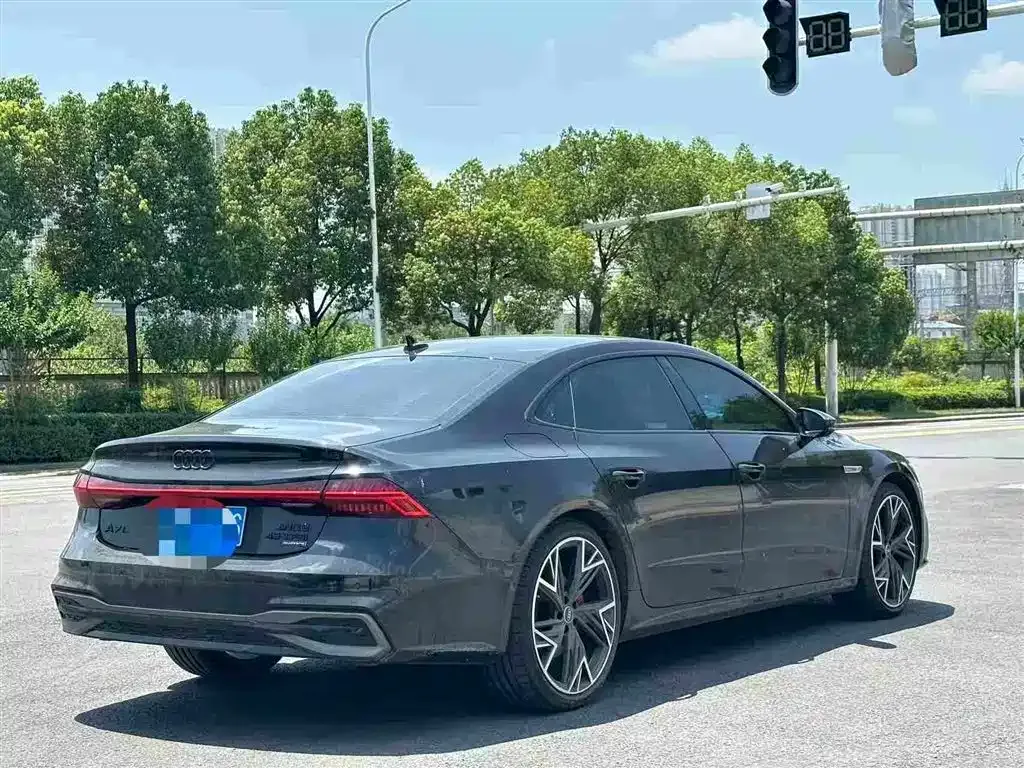 Audi A7L — фото 9