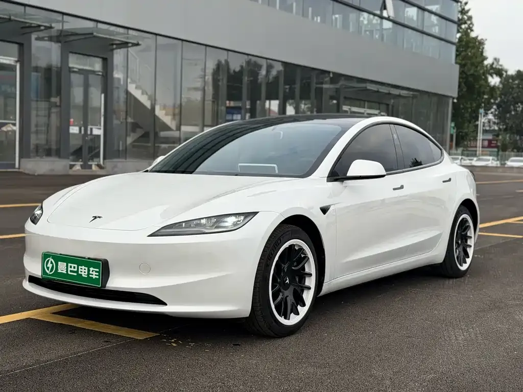 Tesla Model 3 — фото 1
