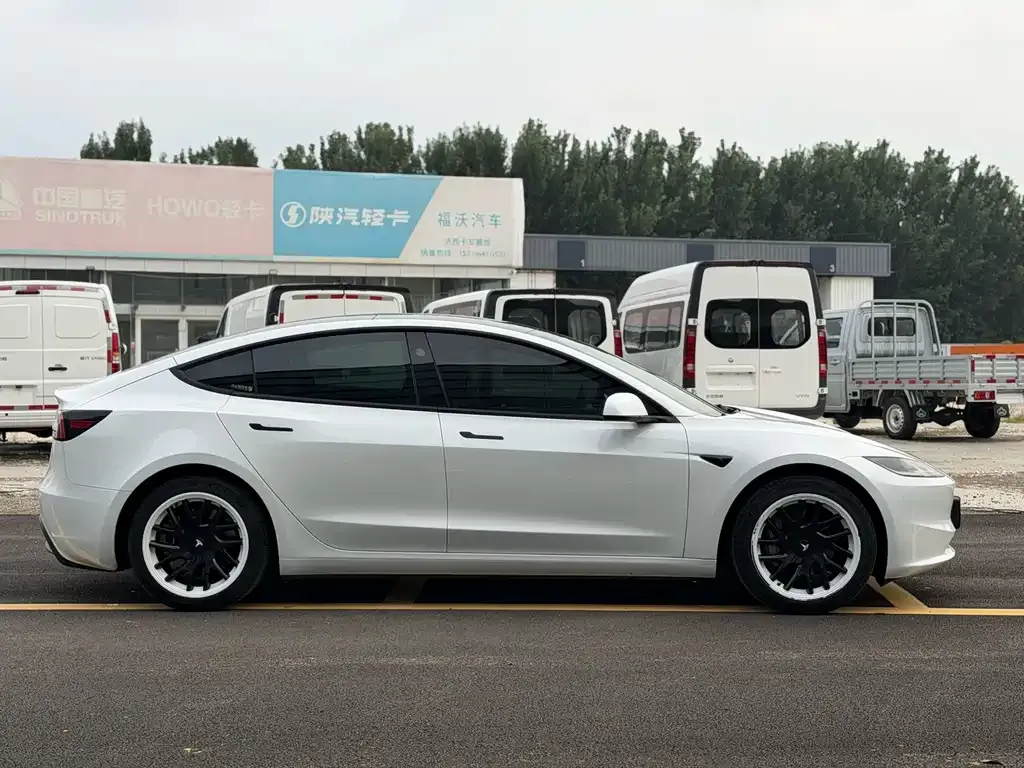 Tesla Model 3 — фото 7